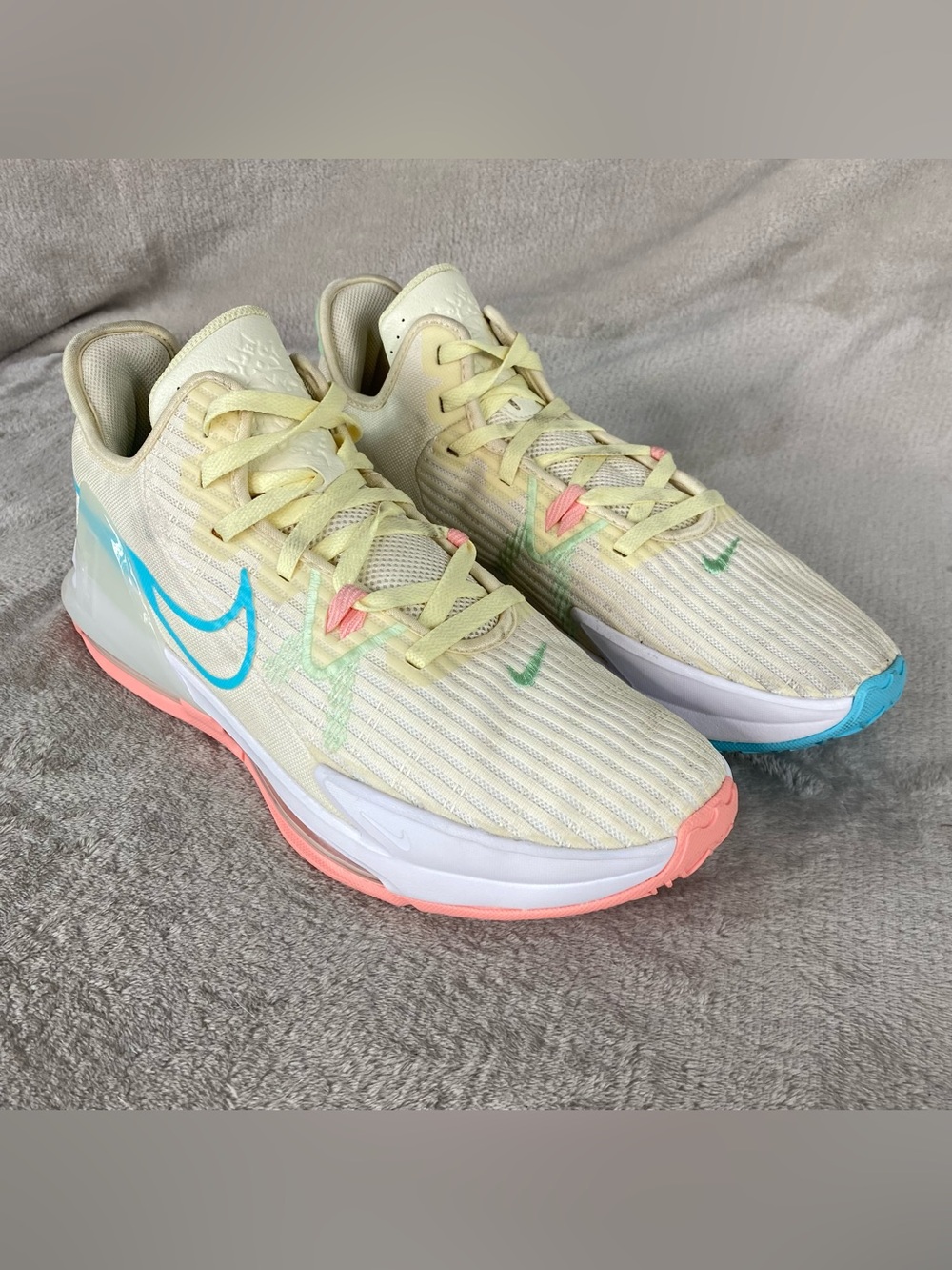 Nike LeBron Witness 6 Mens Shoes Size 13 Yellow Easter Basketball Sneaker
